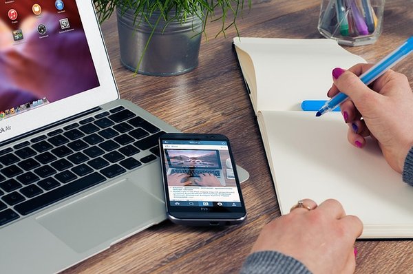 Que choisir entre le site vitrine et le site d’autorité pour l’activité d’un praticien ?