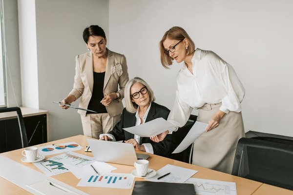 Quelles sont les clauses importantes dans le droit des contrats ?