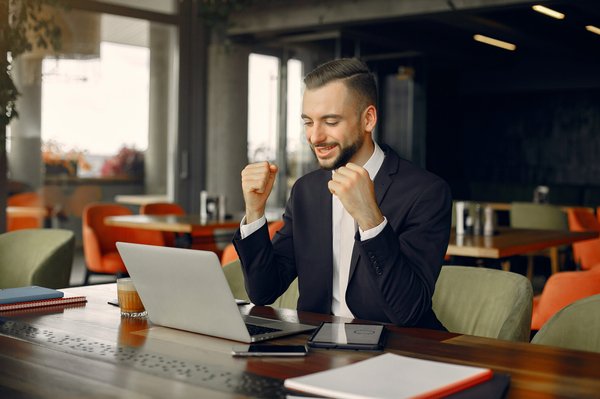 Comment passer de salarié à entrepreneur : Les clés de la liberté financière